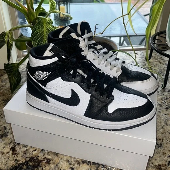 On Feet Jordan Retro High Og Twist Mid Air Jordan Homage Black White